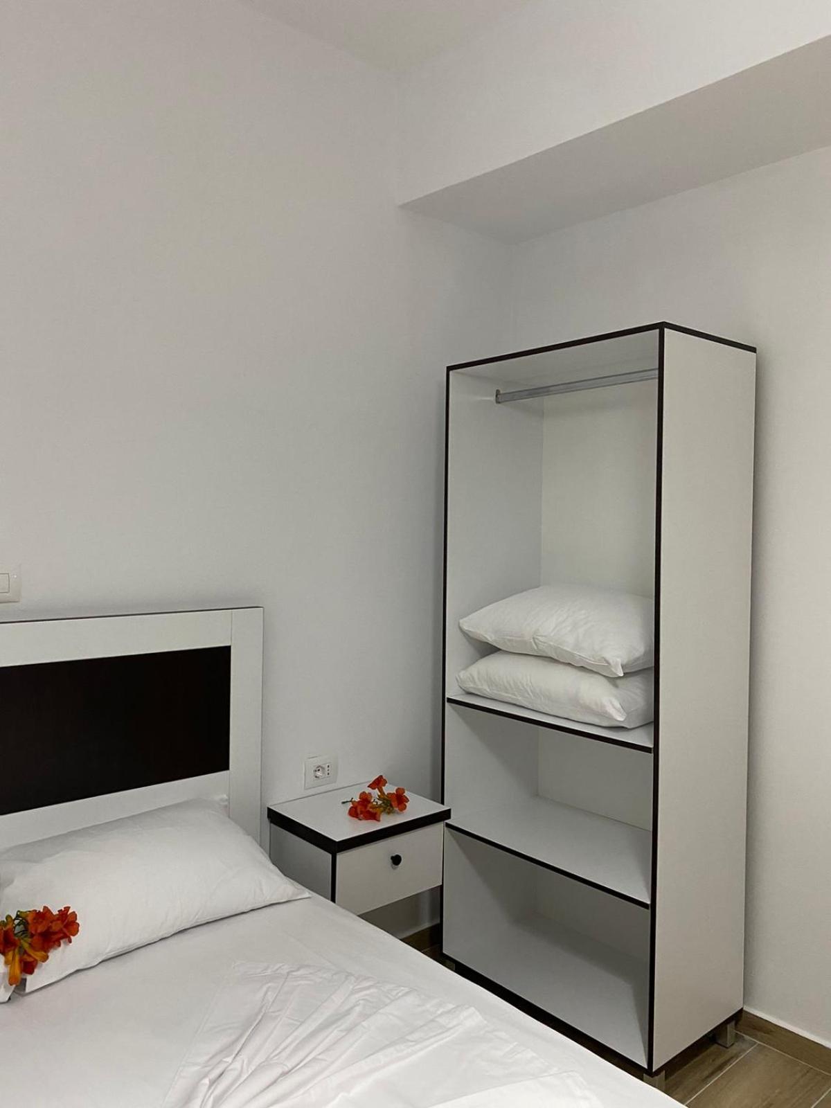 Rentrooms Geni 卡萨米尔 外观 照片
