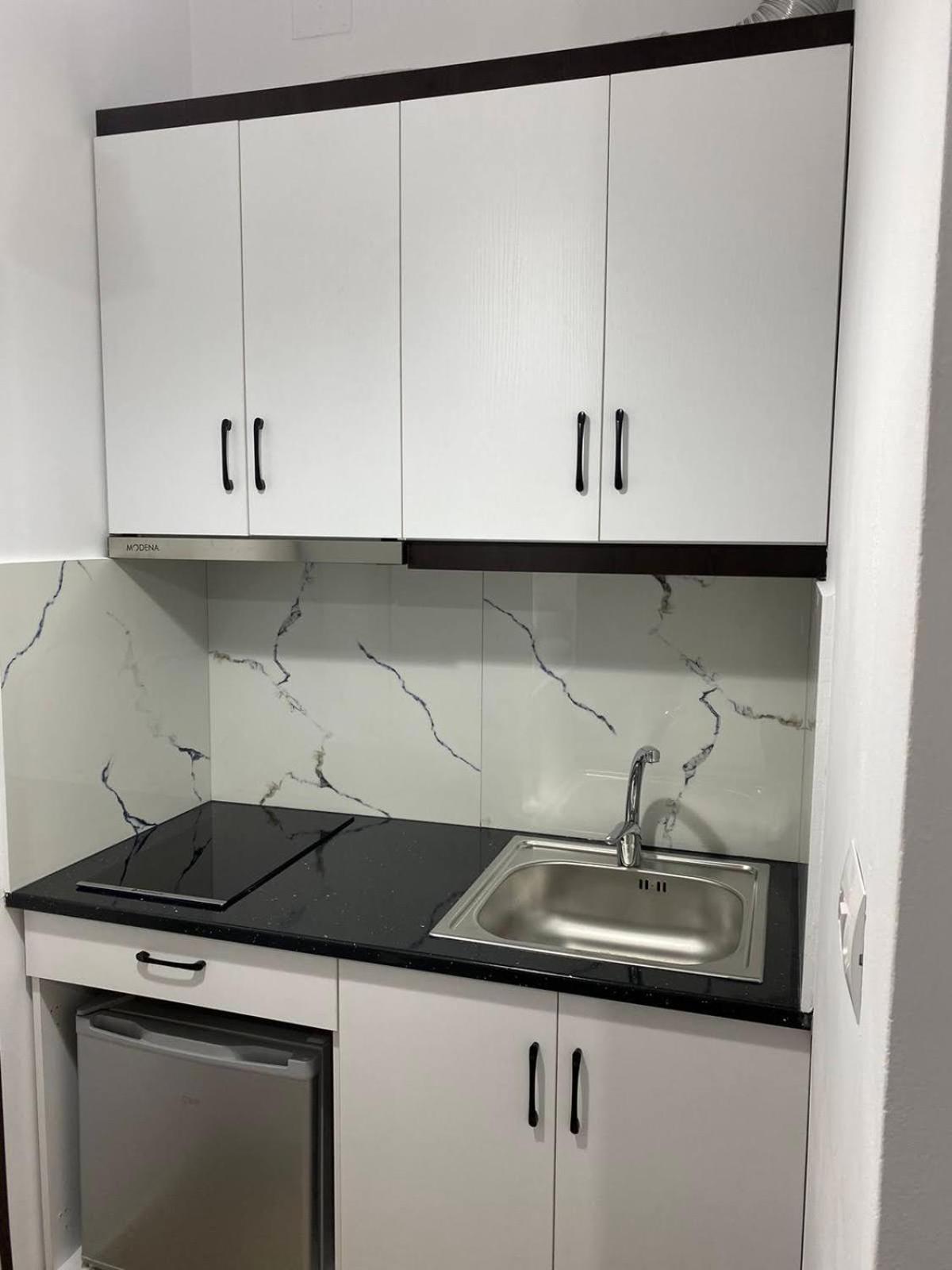 Rentrooms Geni 卡萨米尔 外观 照片