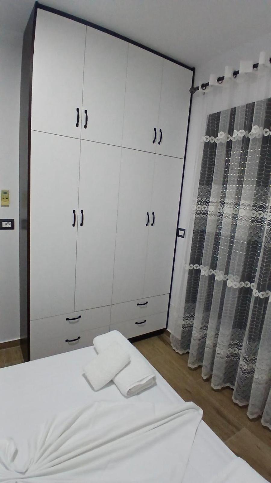 Rentrooms Geni 卡萨米尔 外观 照片