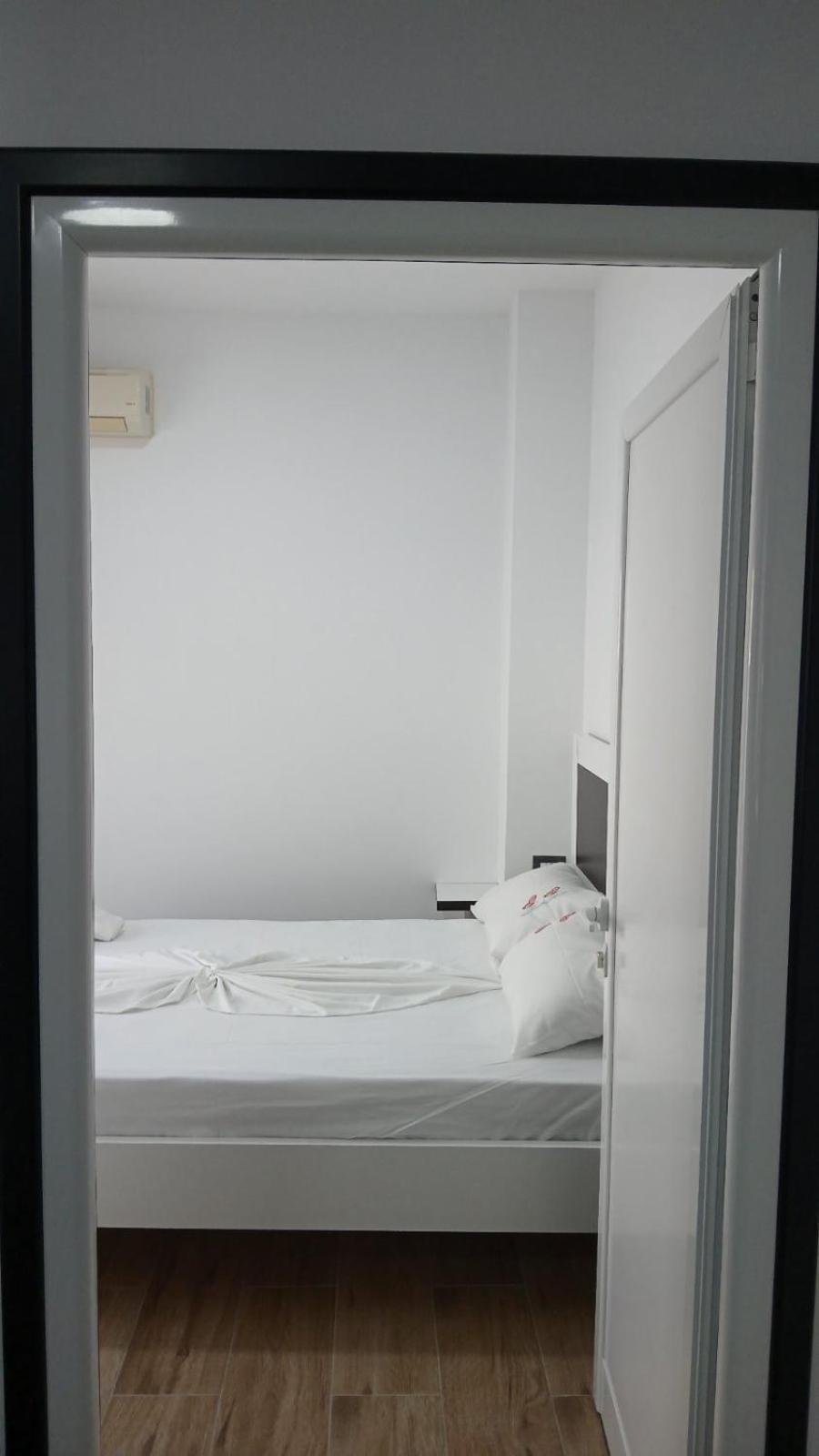 Rentrooms Geni 卡萨米尔 外观 照片